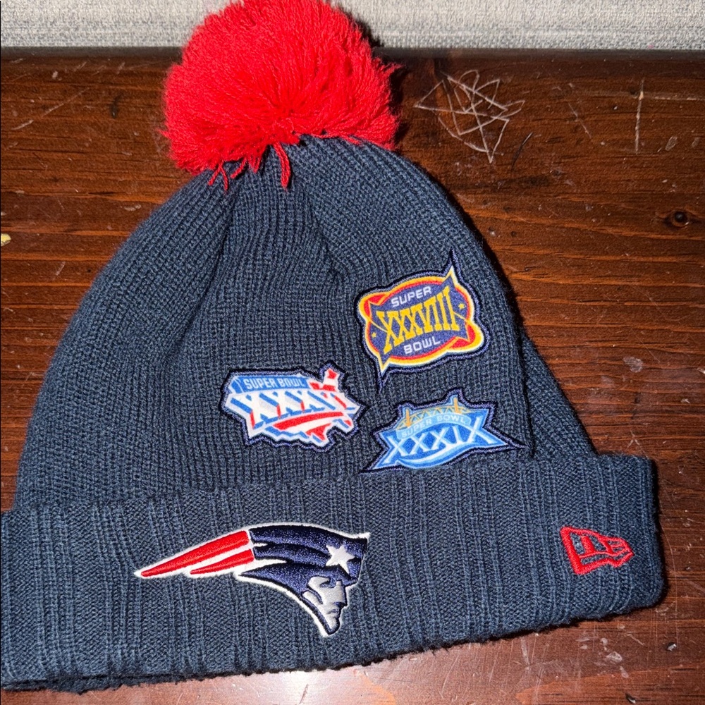 New Era Kids' Black and Red Pom Beanie